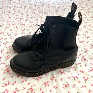 🌷Dr Martens Pascal Combat Boots